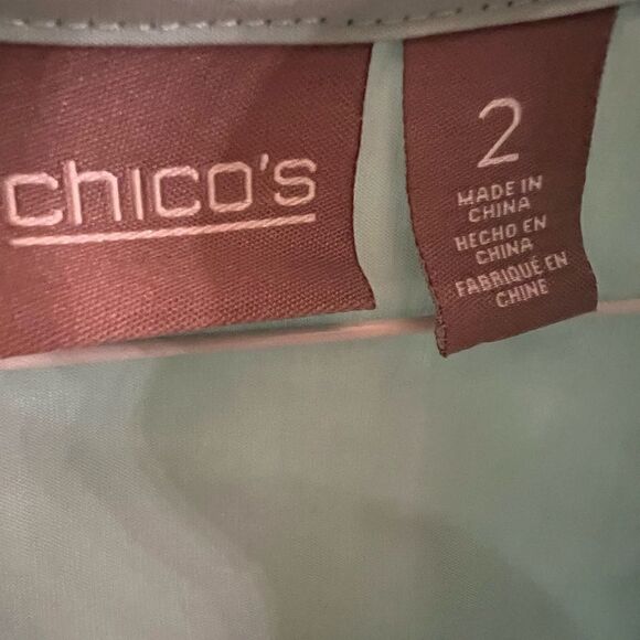 Gorgeous Chico’s size 2 seafoam button down shirt - Picture 4 of 10